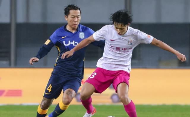 米兰体育app入口-绝平让广州城抢救命1分 广州双雄保级竞争白热化